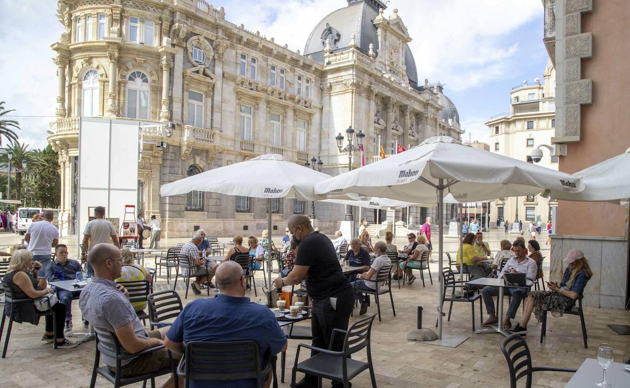 Hostecar denuncia el «despropósito» de cobrar